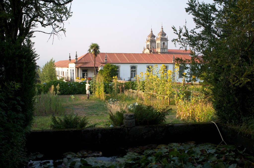 Cerca do Mosteiro de S. Martinho de Tibães