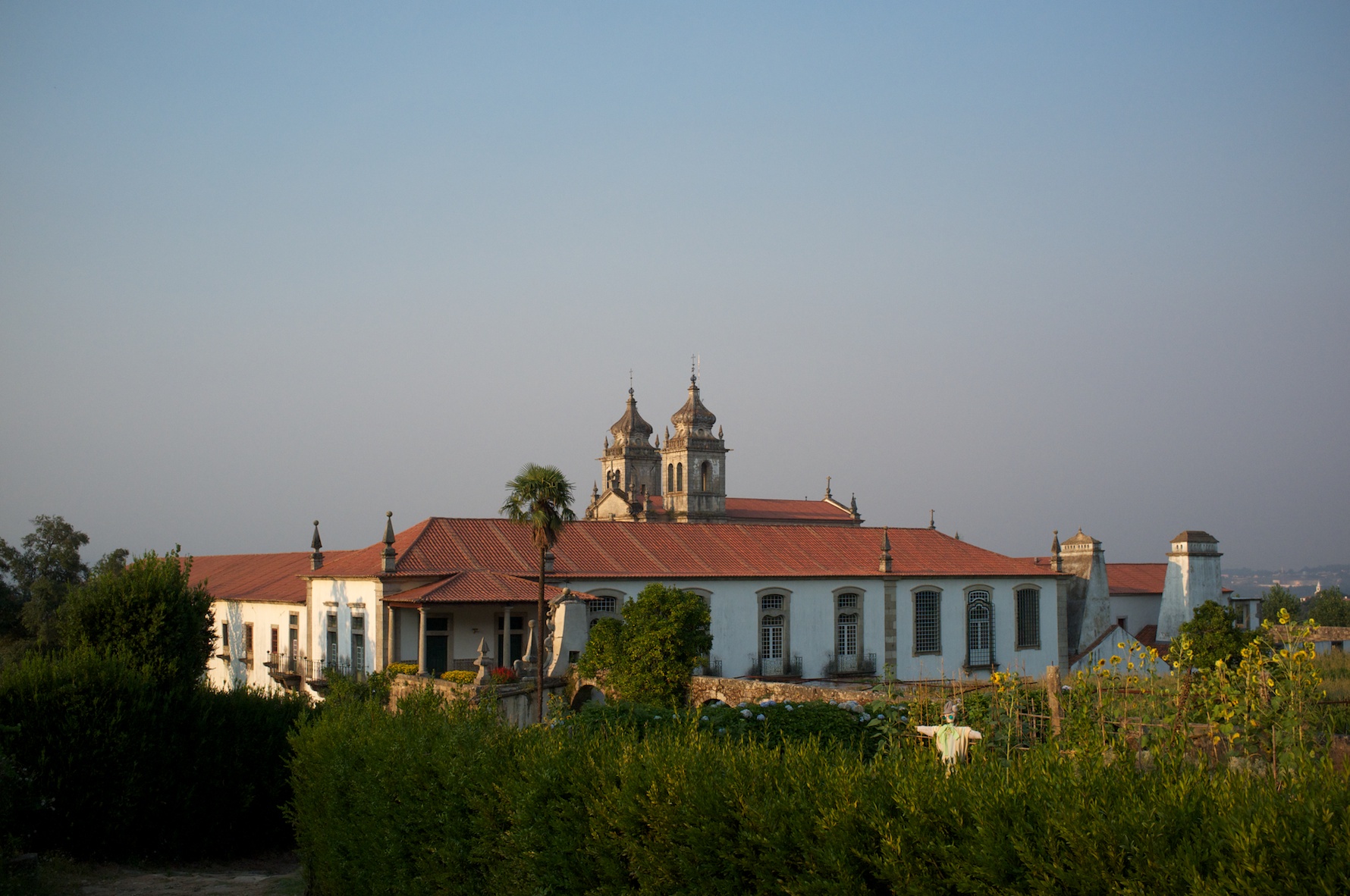 Cerca do Mosteiro de S. Martinho de Tibães