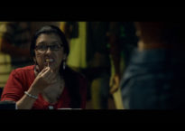 Que horas ela volta?